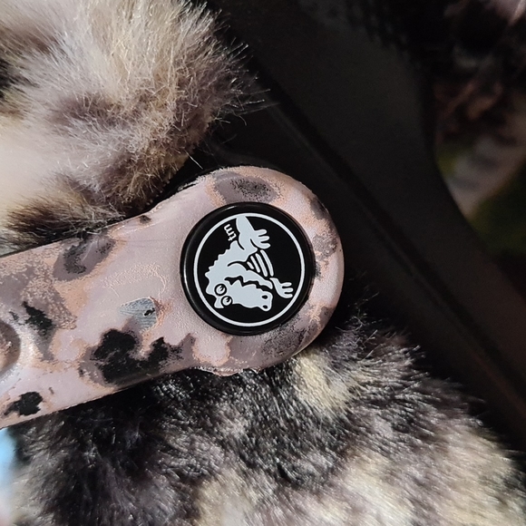 Crocs Classic Fur Clogs Sandals Animal Print NWT - Picture 4 of 10